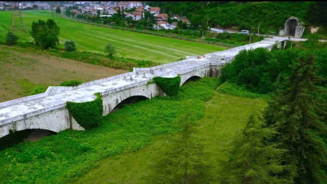 Sakar Baba Türbesi Sakarya'da ziyaretçilerine huzur veriyor