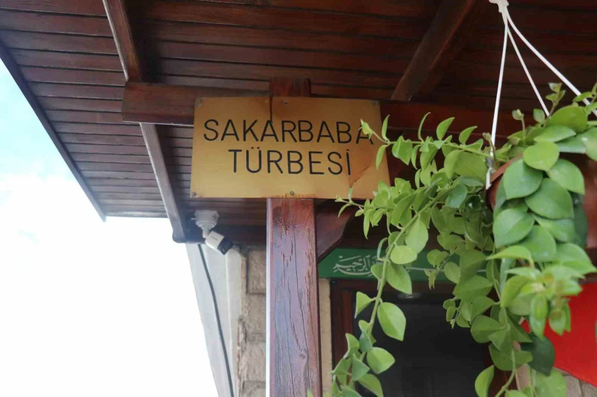 Sakar Baba Türbesi Sakarya'da ziyaretçilerine huzur veriyor