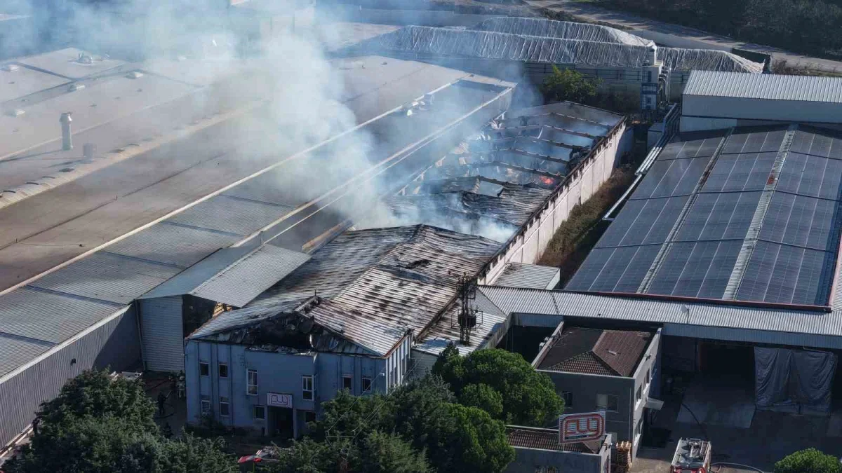 Bursa'da fabrika yangını sonrası hasar havadan görüntülendi