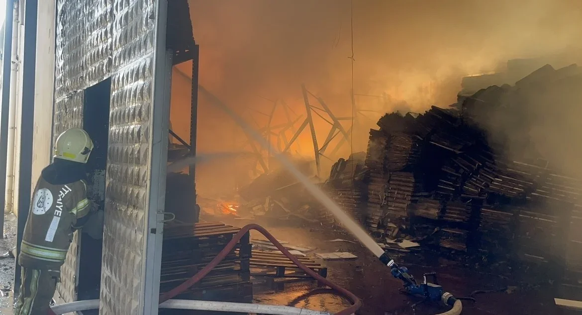 Bursa'da fabrika yangını sonrası hasar havadan görüntülendi