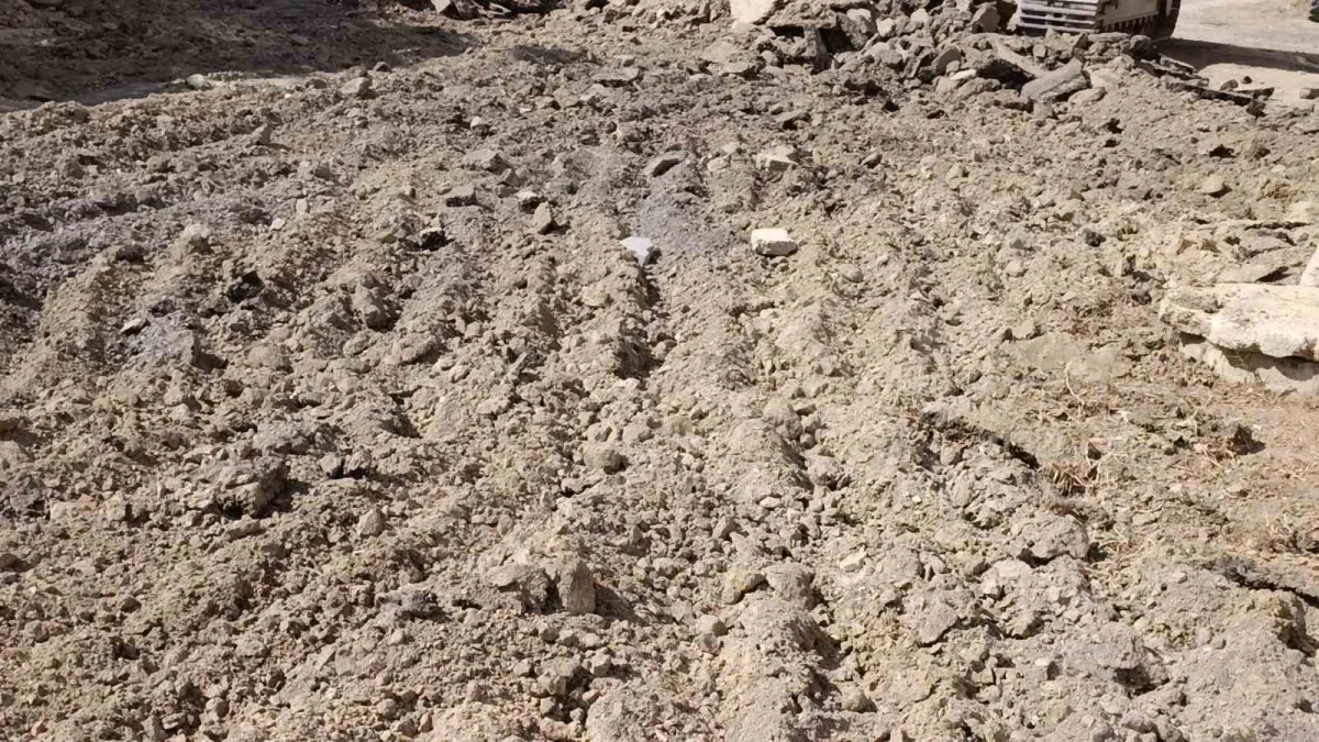 Tekirdağ Altınova'da 3 yıllık yol sorununa pankartlı tepki