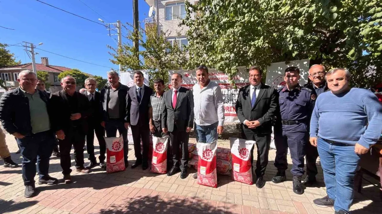 Hayrabolu'da 96 çiftçiye yüzde 50 hibeli kanola tohumu desteği