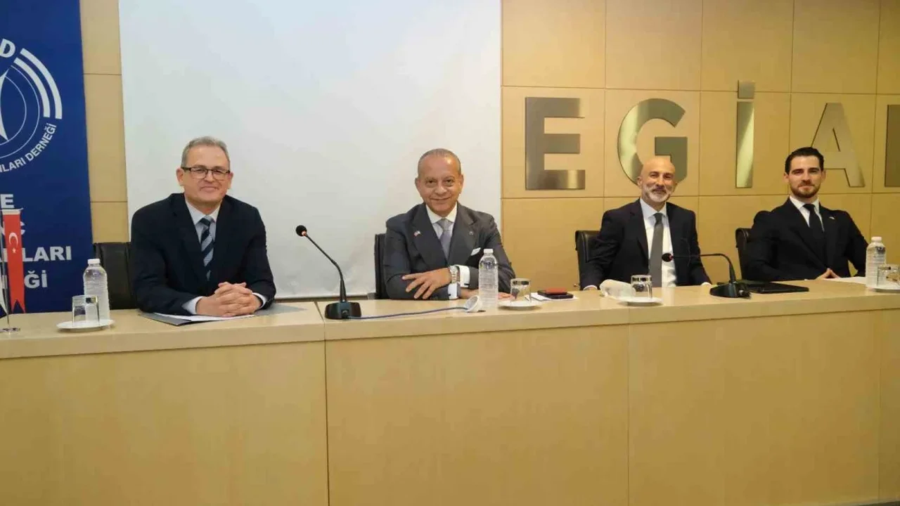 EGİAD panelinde fahri konsolosların diplomasi rolü konuşuldu