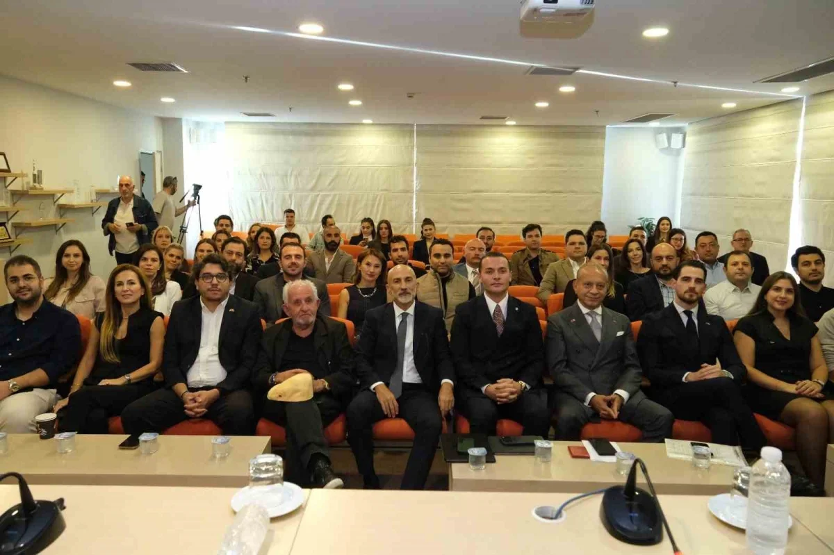 EGİAD panelinde fahri konsolosların diplomasi rolü konuşuldu