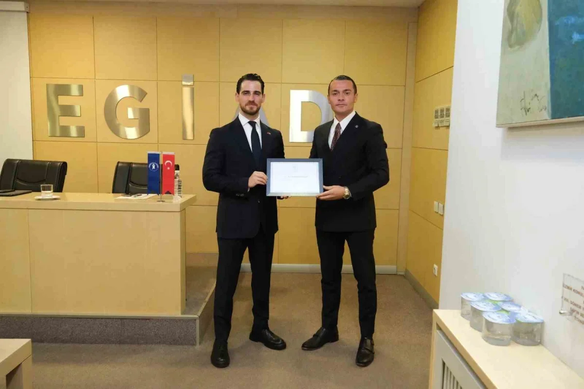 EGİAD panelinde fahri konsolosların diplomasi rolü konuşuldu