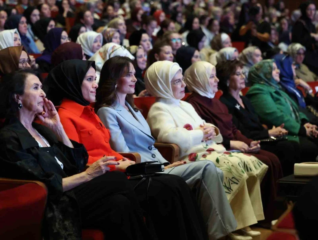 Emine Erdoğan, GİF'27 açılışında gençlere seslendi