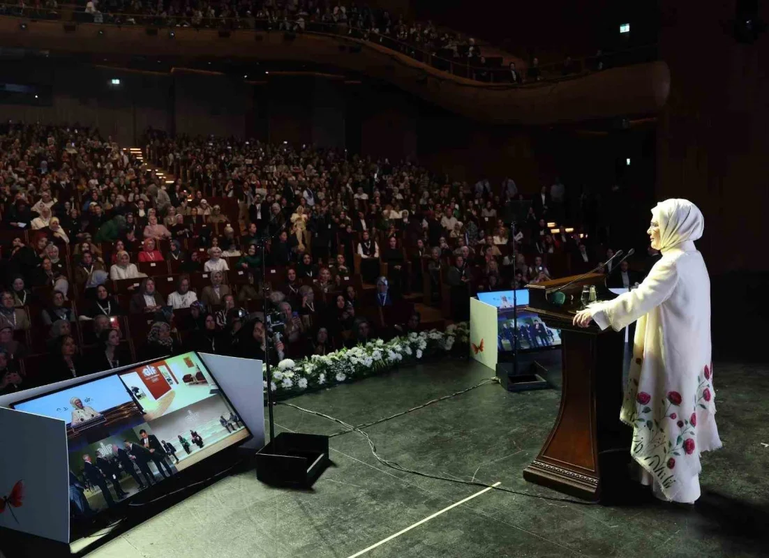 Emine Erdoğan, GİF'27 açılışında gençlere seslendi