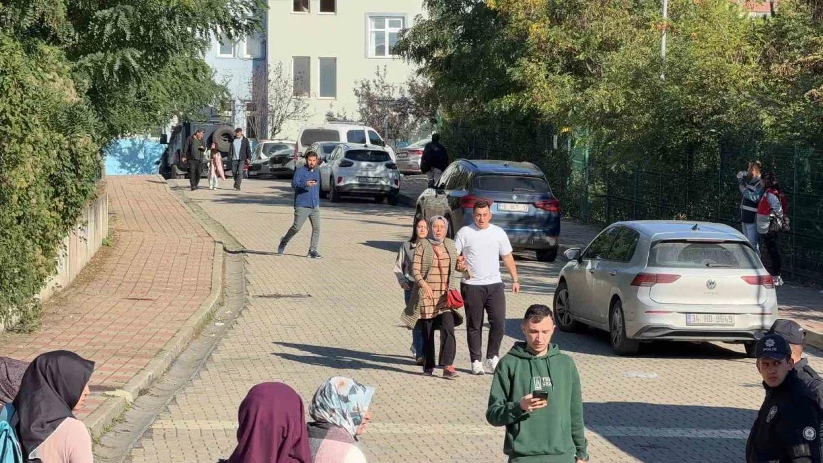 Başakşehir'de okulda bıçaklı saldırı: 6 öğrenci yaralandı