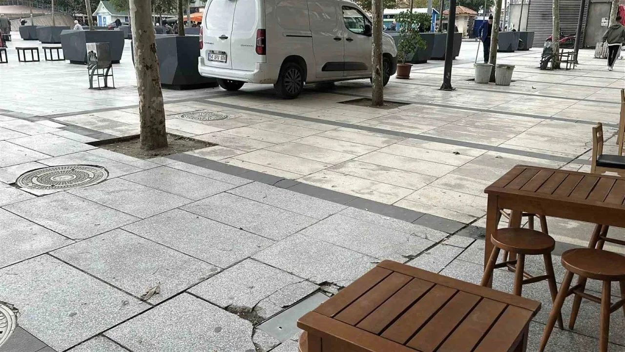Adapazarı'nda 17 yaşındaki kıza saldırı kamerada