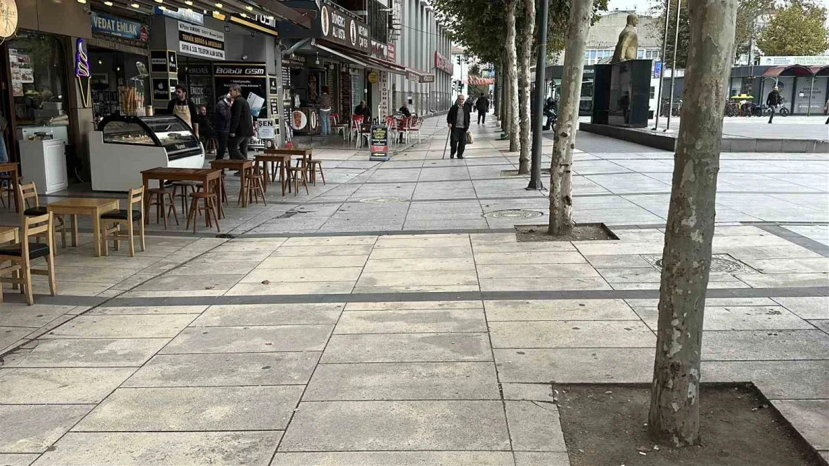 Adapazarı'nda 17 yaşındaki kıza saldırı kamerada