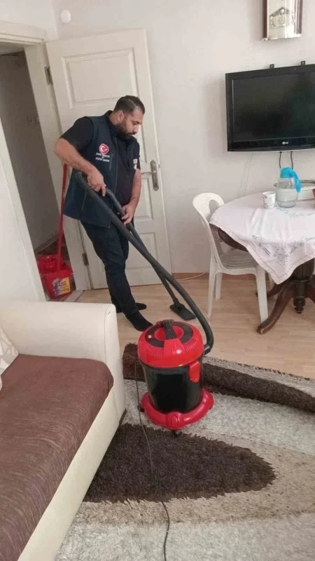 Fatih'te yaşlılara evde temizlik ve bakım desteği
