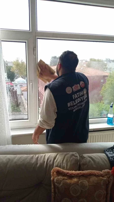 Fatih'te yaşlılara evde temizlik ve bakım desteği