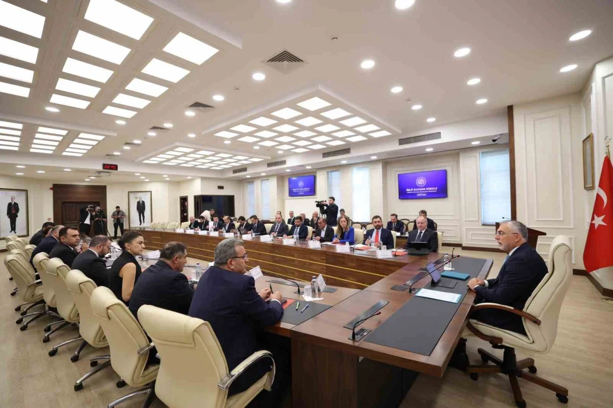 Vedat Işıkhan'dan işsizlik oranı açıklaması: yüzde 7,8