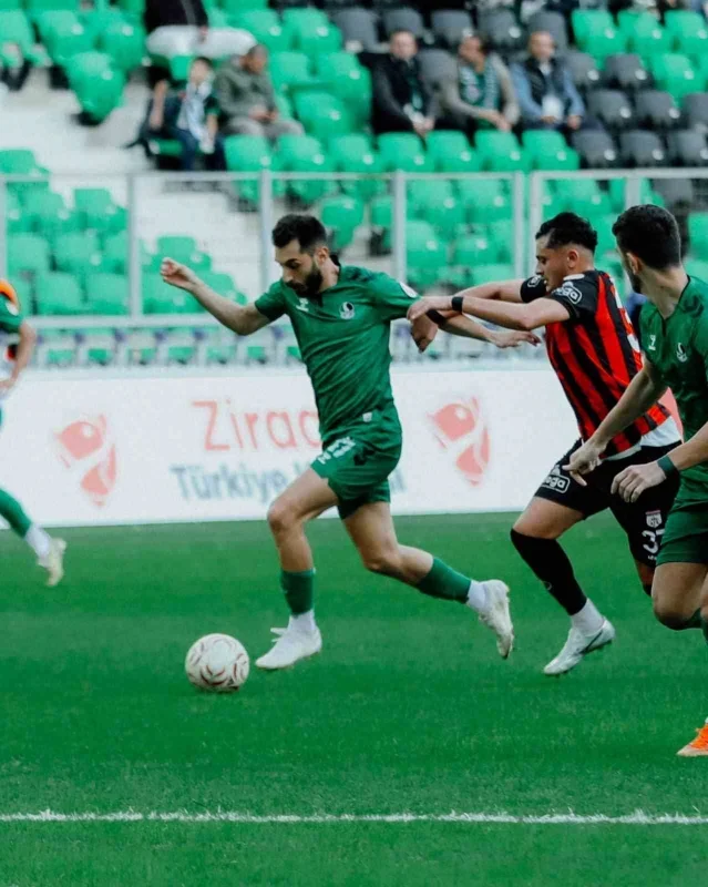 Sakaryaspor Arit Kayadibispor'u 2-0 yenip turladı