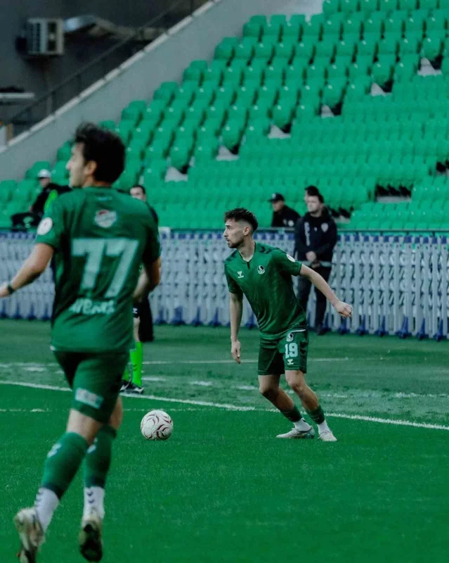 Sakaryaspor Arit Kayadibispor'u 2-0 yenip turladı