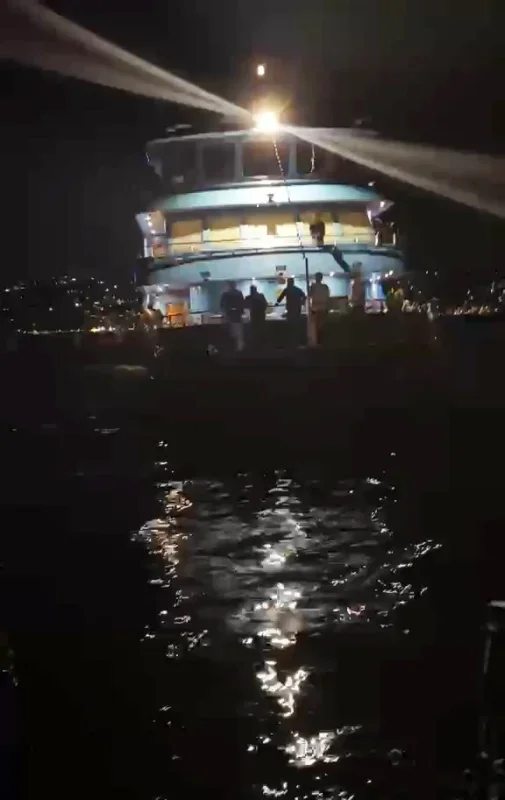 Derin Mermerci'nin yalısına gezi teknesi çarptı