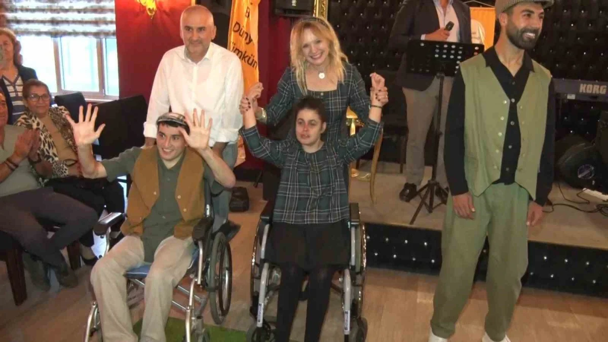 Serebral palsili bireyler Bostancı'da podyuma çıktı