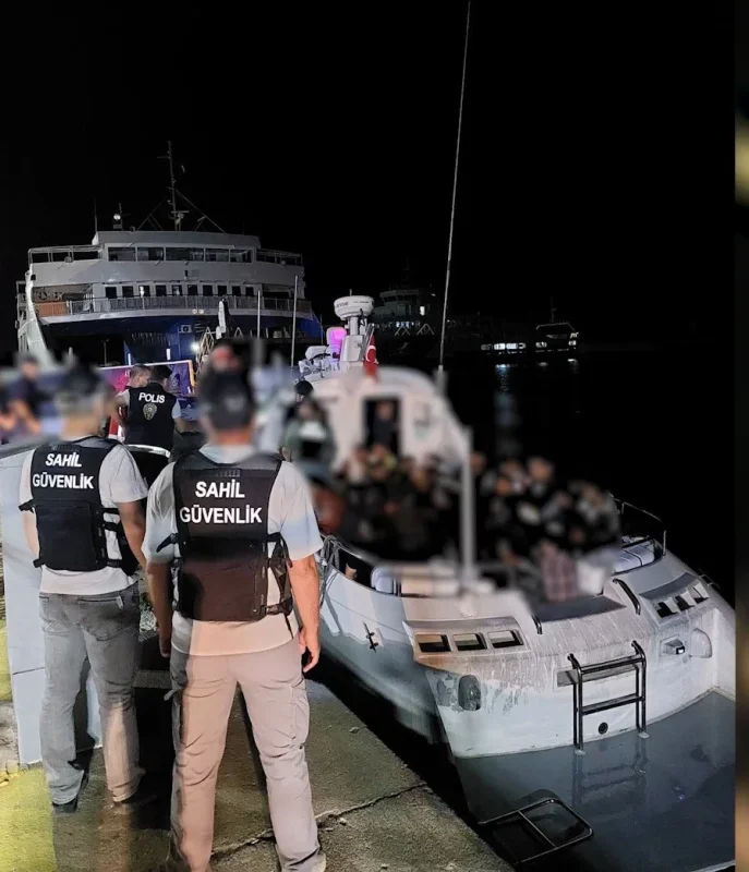 Çanakkale'de göçmen kaçakçılığı operasyonunda 15 tutuklama