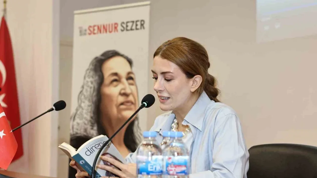 Elit Andaç Çam Nilüfer'de şiirleri seslendirdi