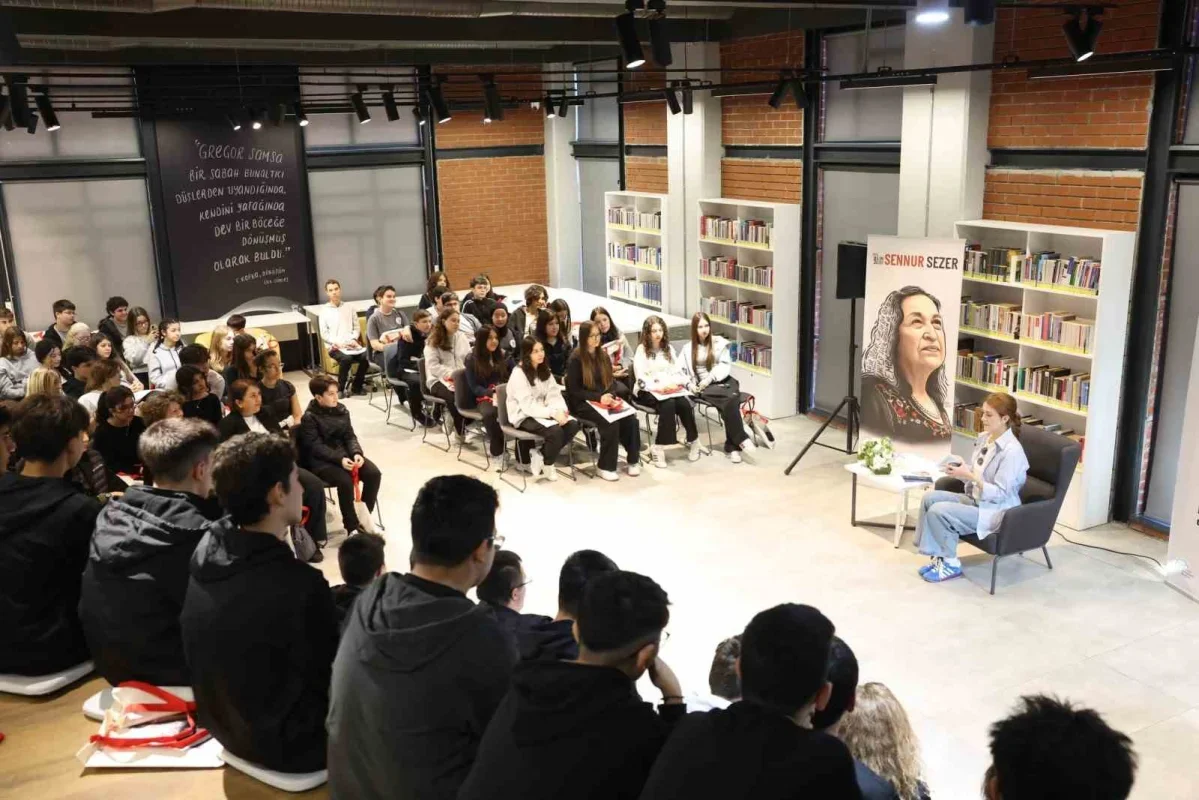 Elit Andaç Çam Nilüfer'de şiirleri seslendirdi