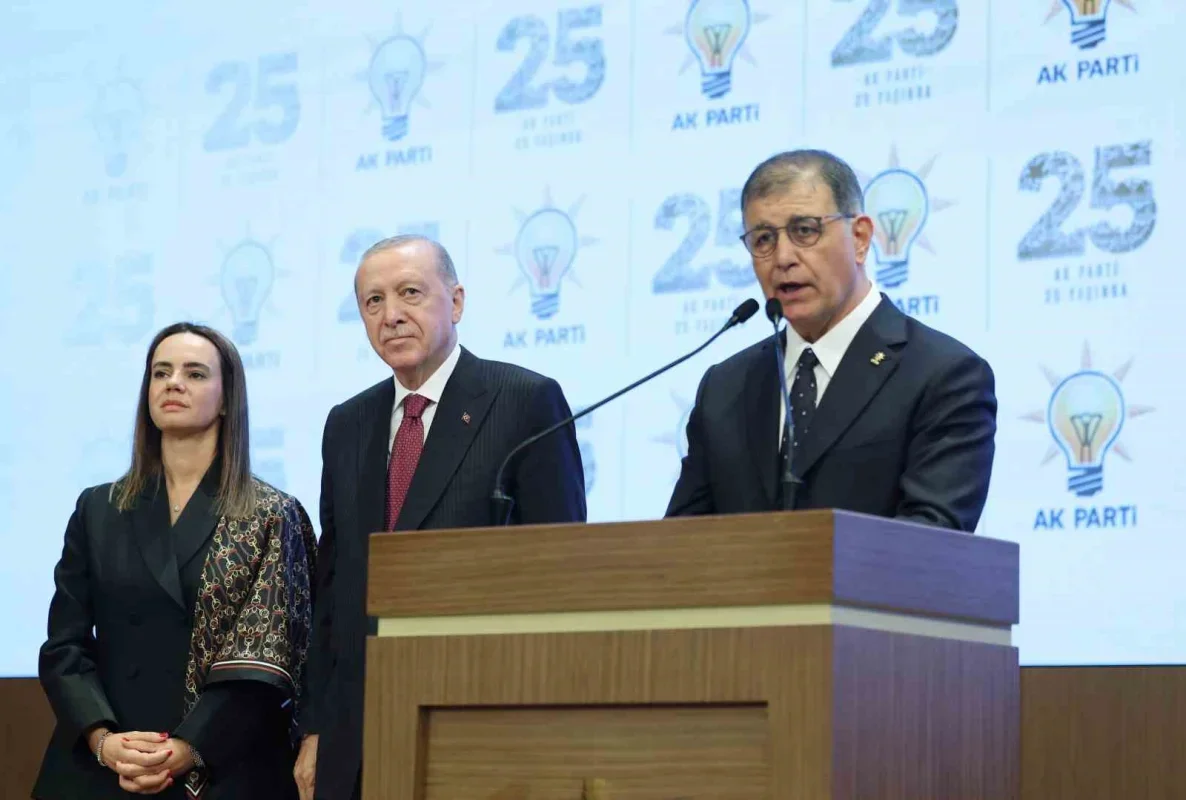 Cemil Tugay AK Parti'ye katıldı, rozeti Erdoğan taktı