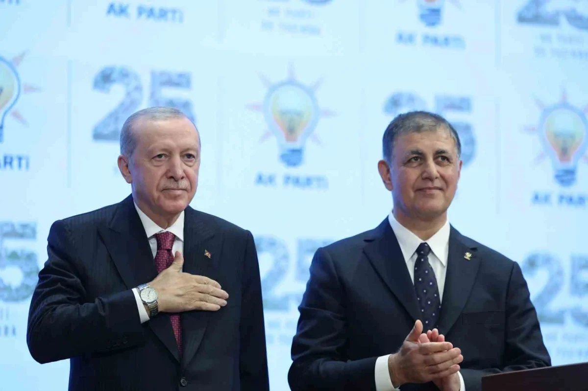 Cemil Tugay AK Parti'ye katıldı, rozeti Erdoğan taktı