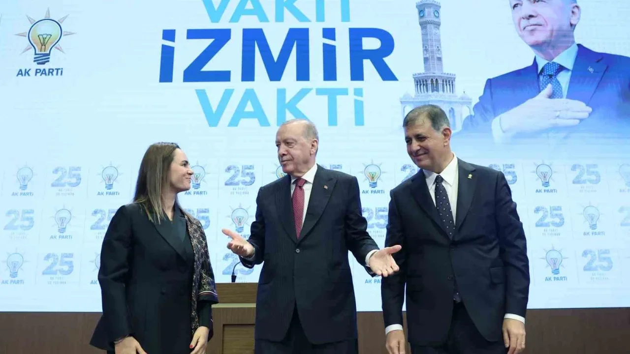 Cemil Tugay AK Parti'ye katıldı, rozeti Erdoğan taktı