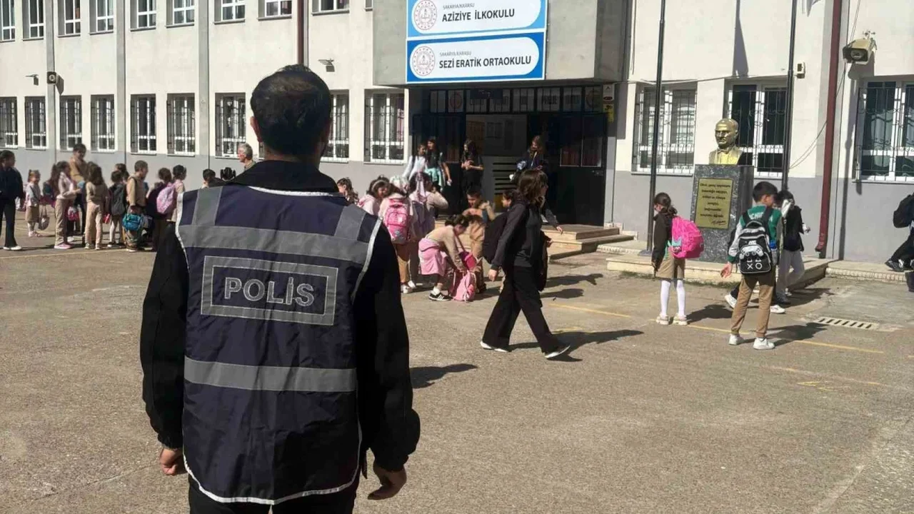 Karasu'da okul çevrelerinde polis nöbeti arttırıldı