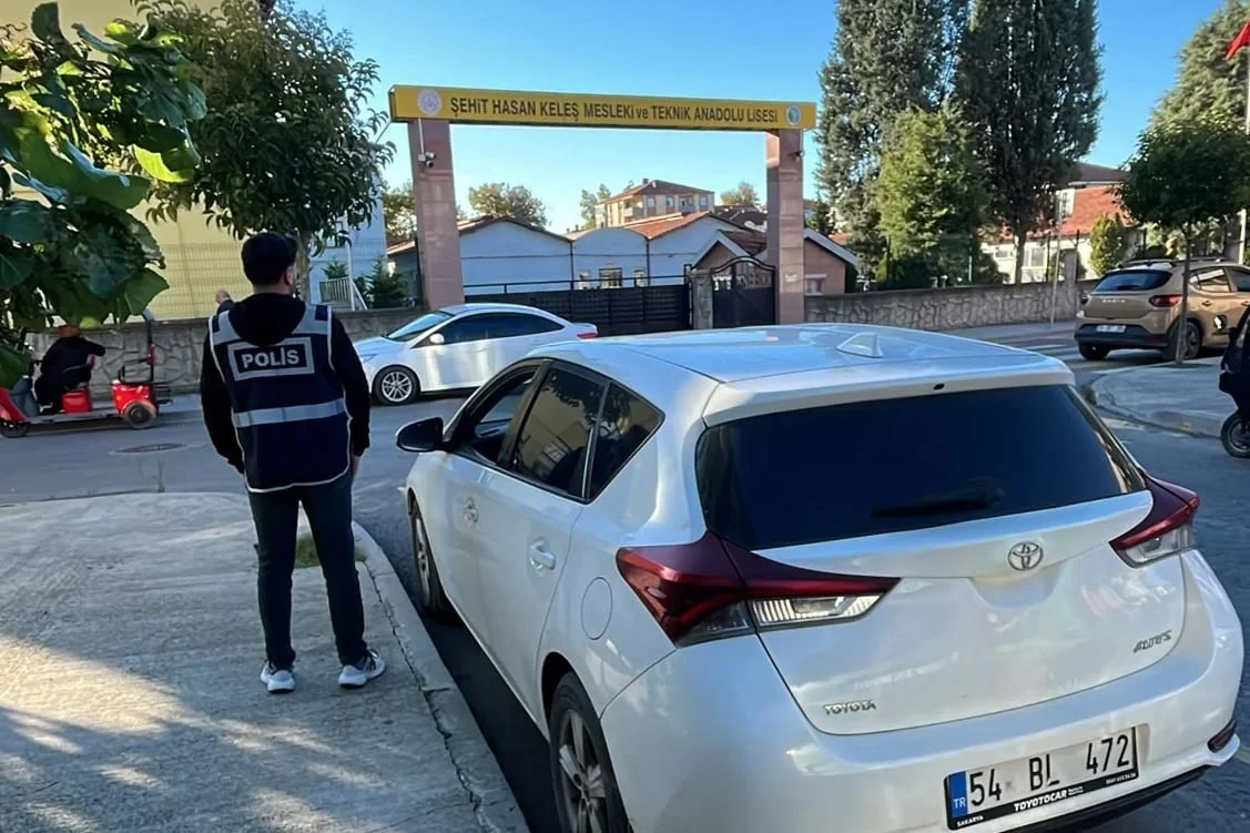 Karasu'da okul çevrelerinde polis nöbeti arttırıldı