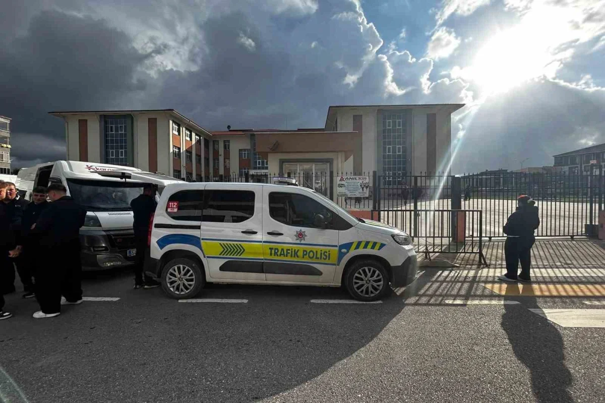 Karasu'da okul çevrelerinde polis nöbeti arttırıldı
