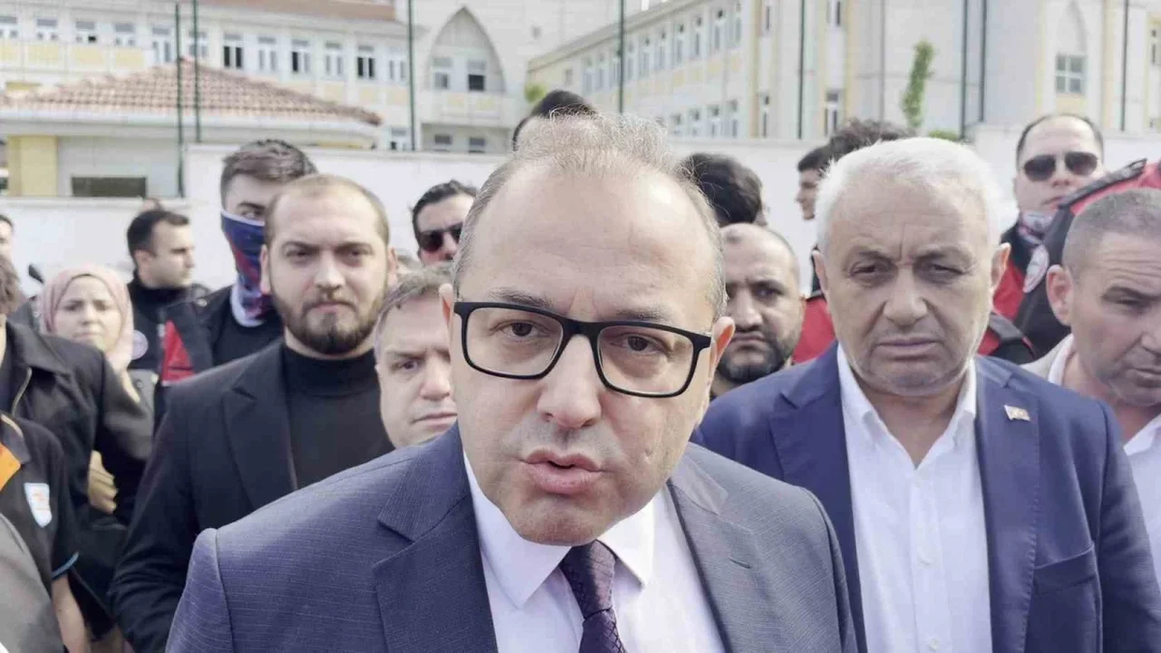 Esenyurt'ta lisede 2 öğrenci bıçakla yaralandı