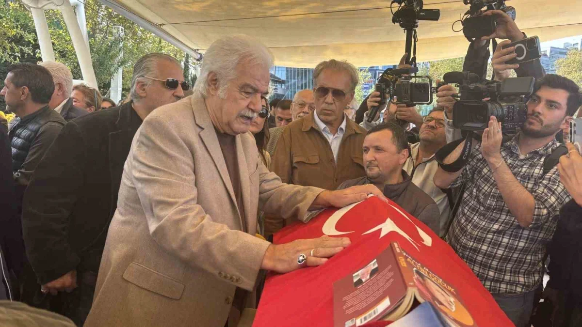 Göksel Arsoy İstanbul'da son yolculuğuna uğurlandı