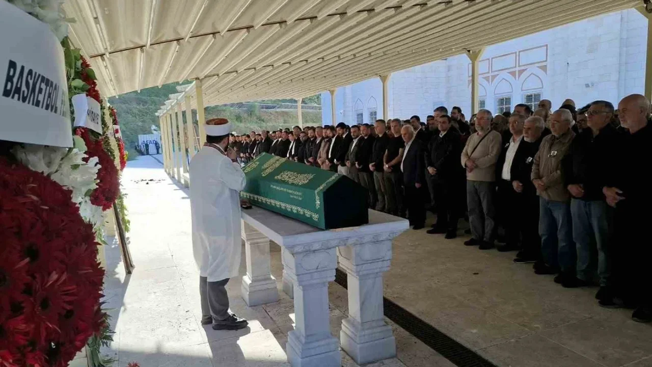 Ali Emre Ballı Büyük Çamlıca'da son yolculuğuna uğurlandı