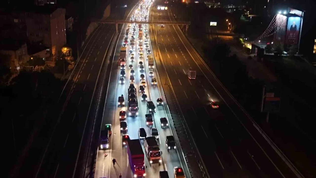 Kağıthane TEM Otoyolu kazasında 1 ölü, 2 yaralı