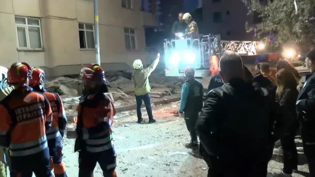 Maltepe’de 7 Katlı Binanın İlk 3 Katı Çöktü: Enkazda Arama Kurtarma Çalışması Başlatıldı
