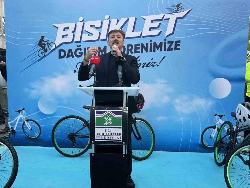 Bahçelievler'de 100 çocuğa bisikletleri teslim edildi