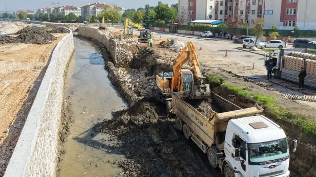 Nilüfer'de iki derede 1.350 metrelik taş duvar