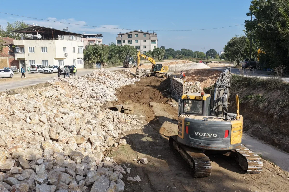 Nilüfer'de iki derede 1.350 metrelik taş duvar