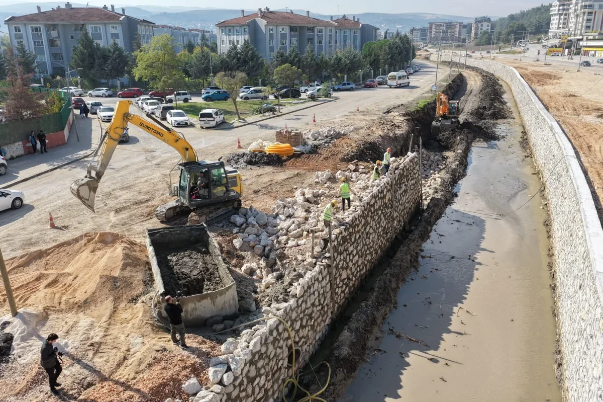 Nilüfer'de iki derede 1.350 metrelik taş duvar