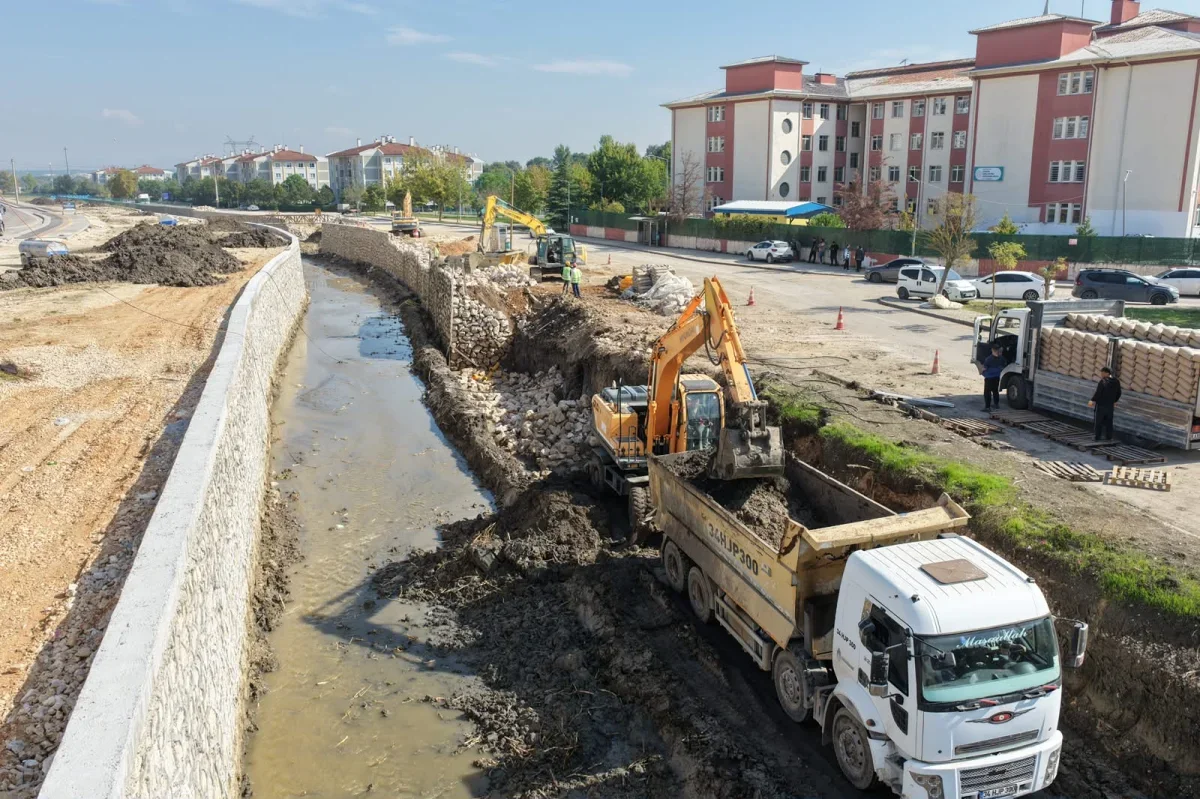 Nilüfer'de iki derede 1.350 metrelik taş duvar