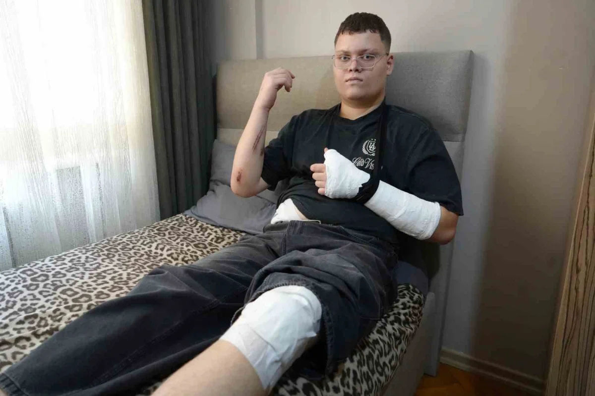 İzmit'te motosikletli öğrenci otobüsün altına girdi