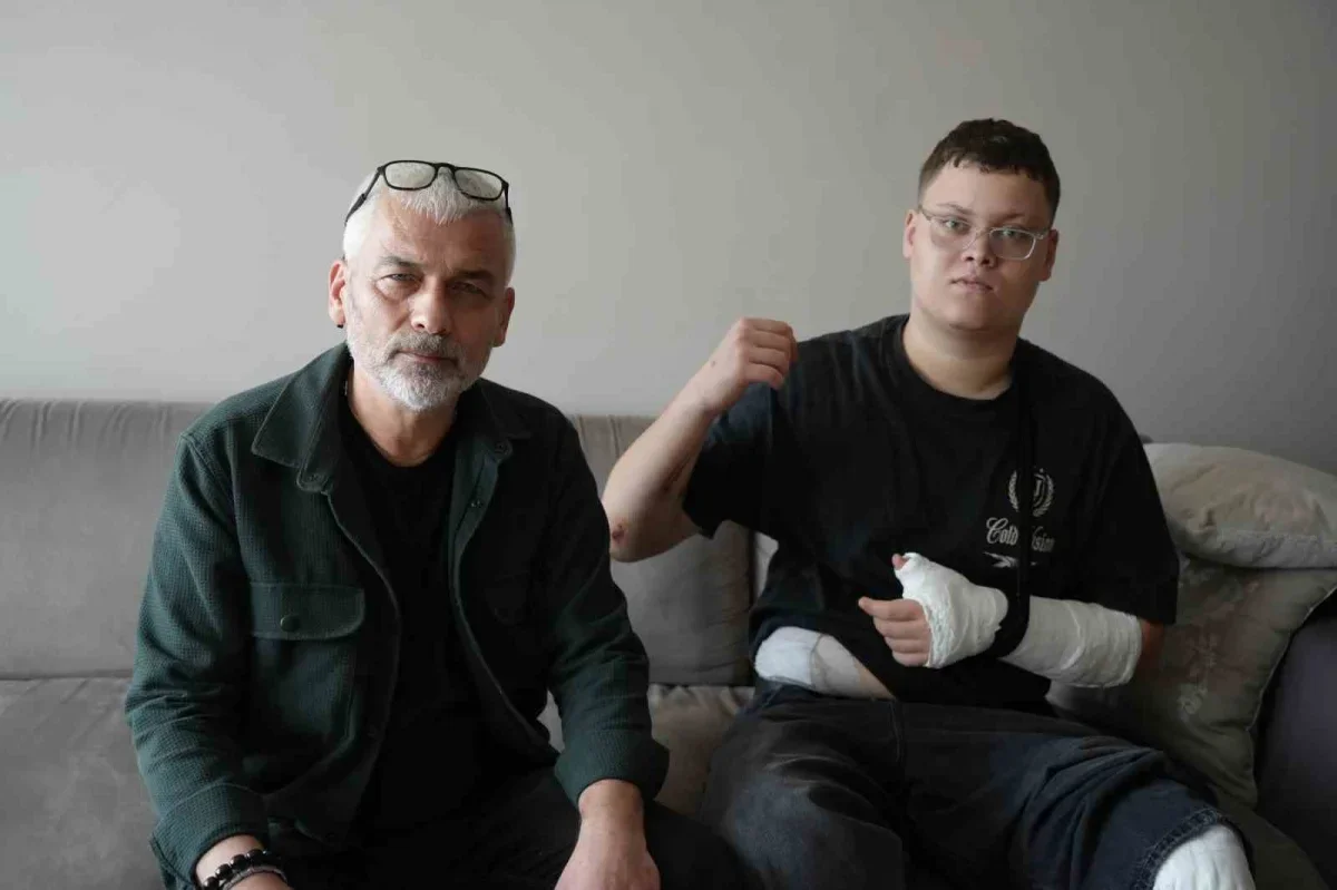 İzmit'te motosikletli öğrenci otobüsün altına girdi