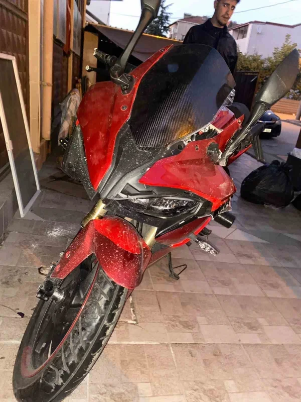 İzmit'te motosikletli öğrenci otobüsün altına girdi