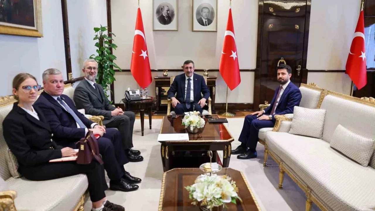 Cevdet Yılmaz Ukrayna Büyükelçisi Celal ile görüştü