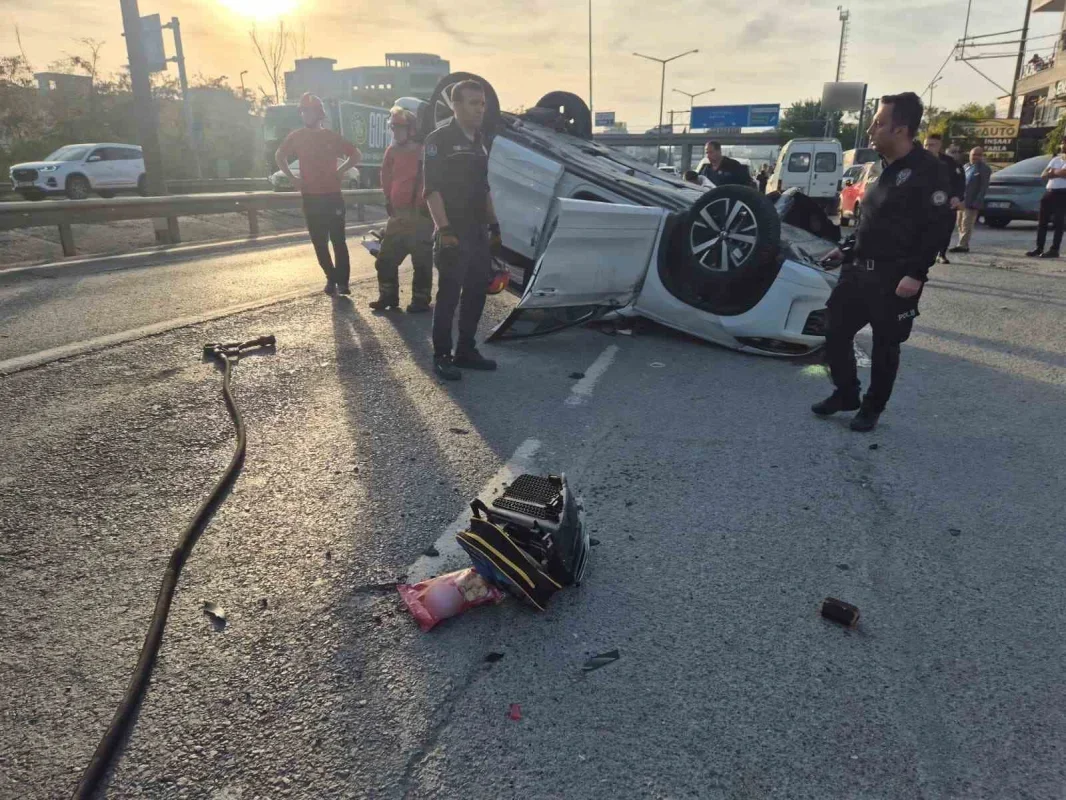 Silivri E-5'te 4 araçlı zincirleme kazada 2 yaralı