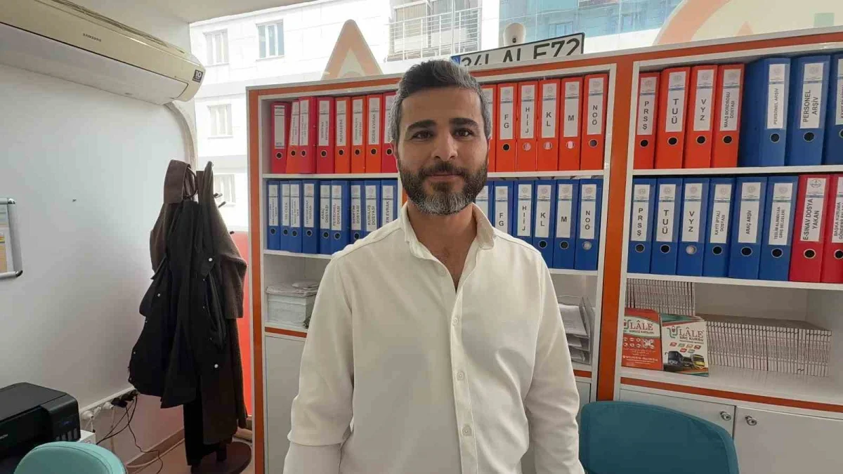 Arnavutköy'de taksici 9 bin 900 lirayı iade etti