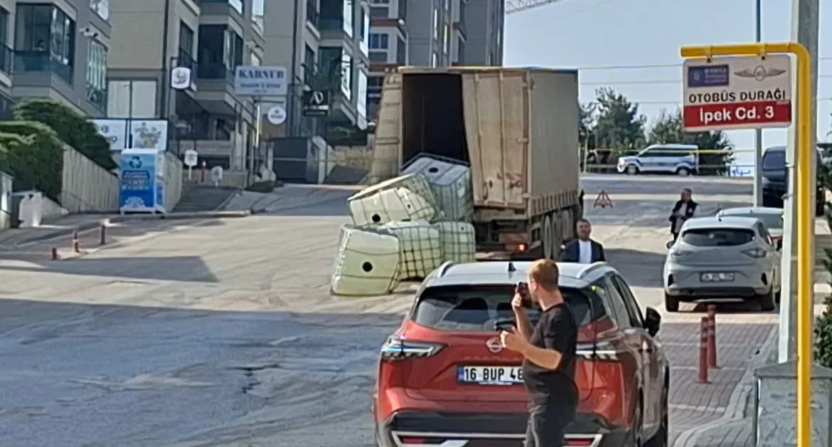 Bursa'da sülfürik asit döküldü, cadde kapatıldı