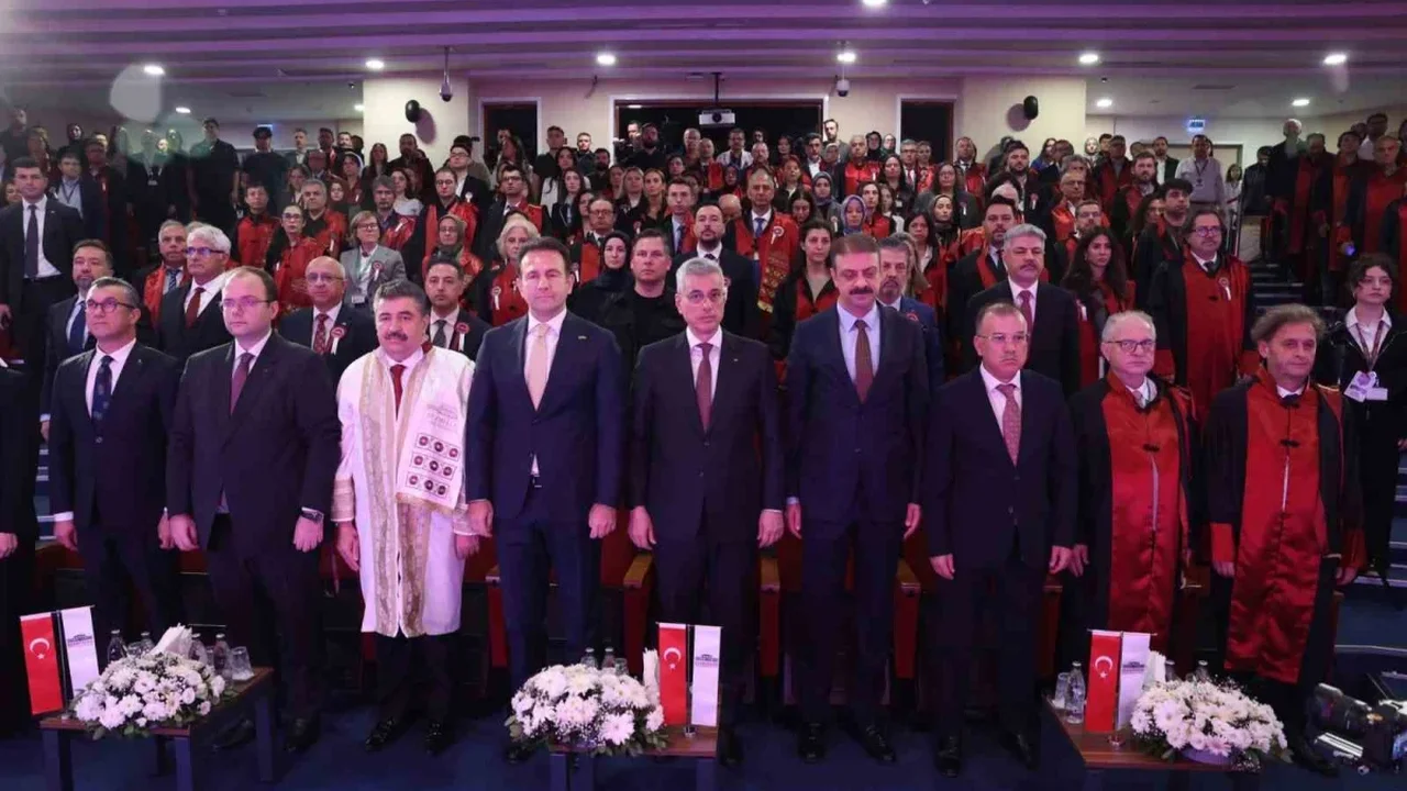 Memişoğlu'ndan sağlık teknolojisi için ortaklık çağrısı