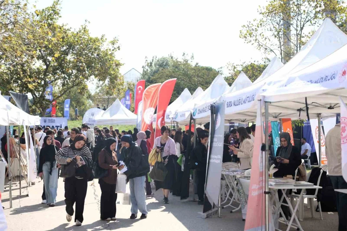 Osmangazi Belediyesi üniversite öğrencilerini karşıladı