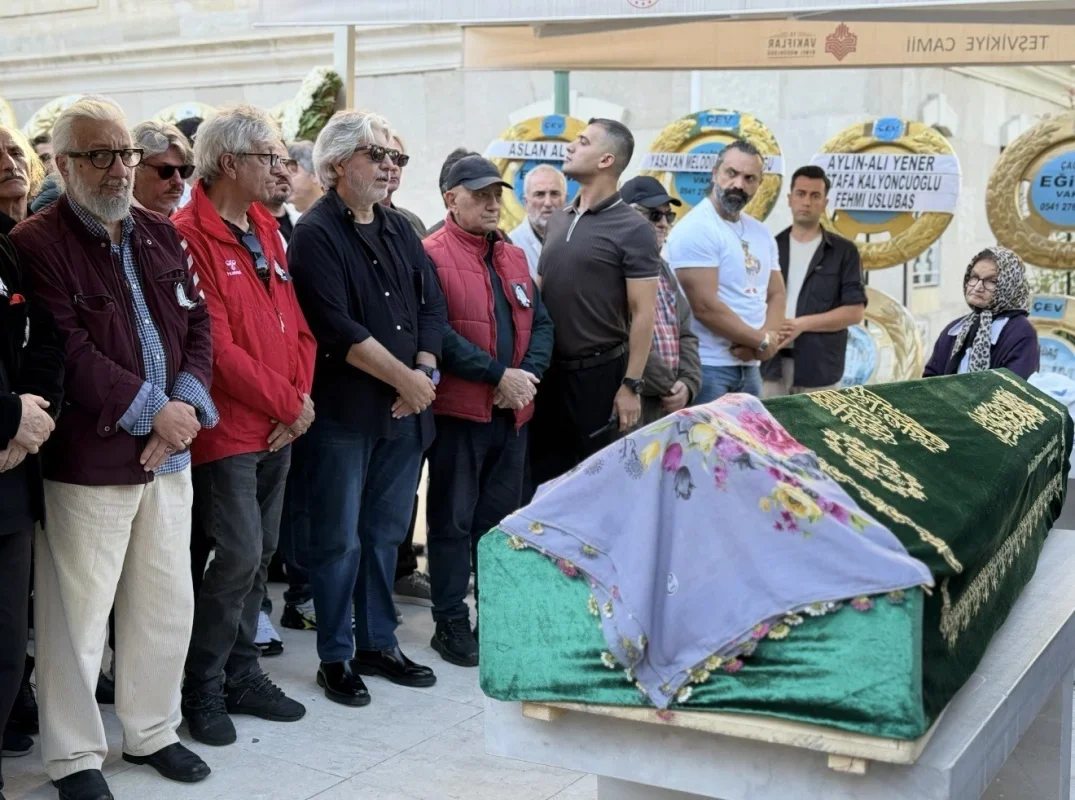 Necla Uygur İstanbul'da son yolculuğuna uğurlandı